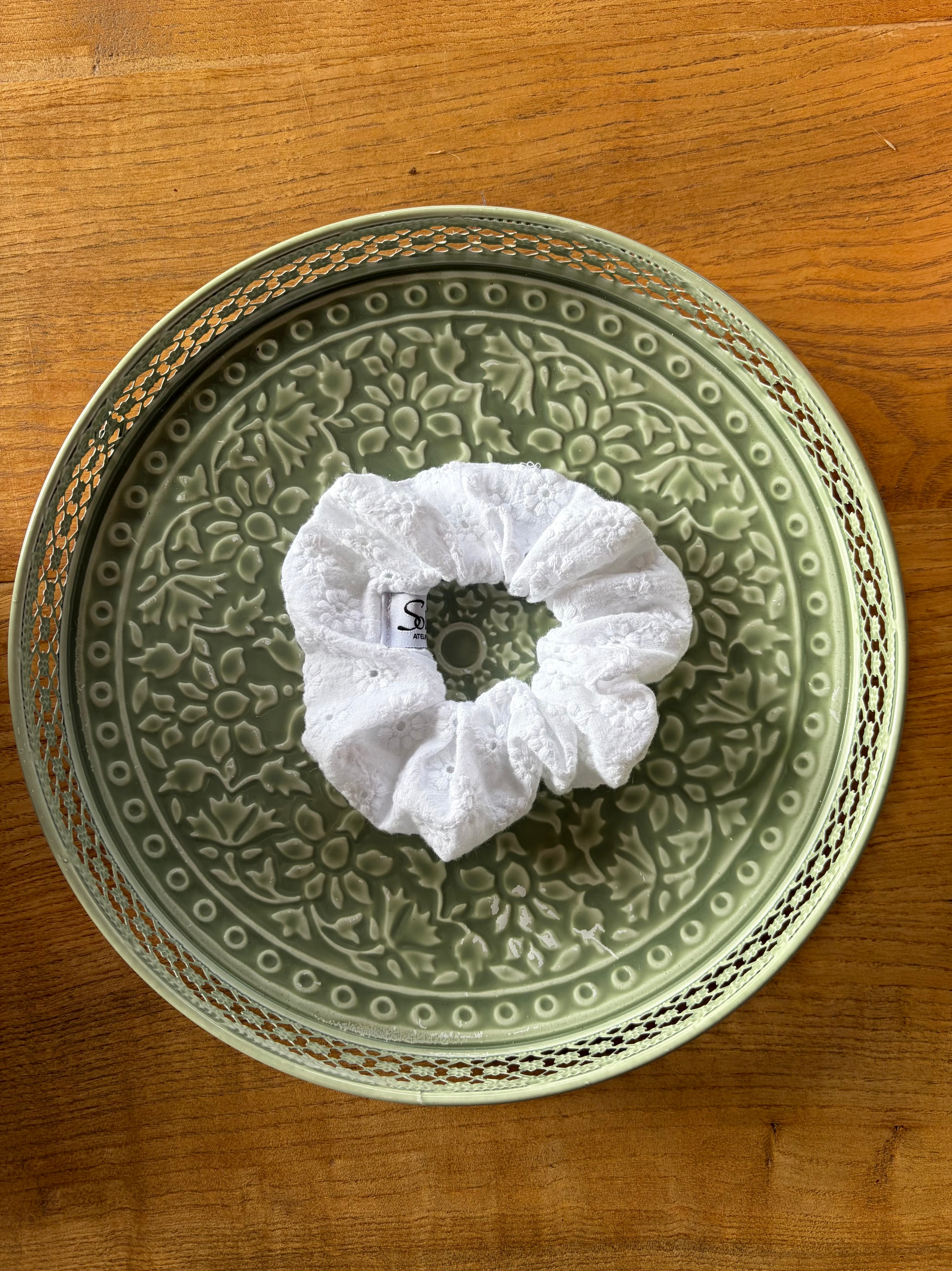 Chouchou broderie anglaise